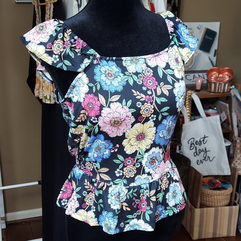 ECLAIR Floral Tank NWT Size S